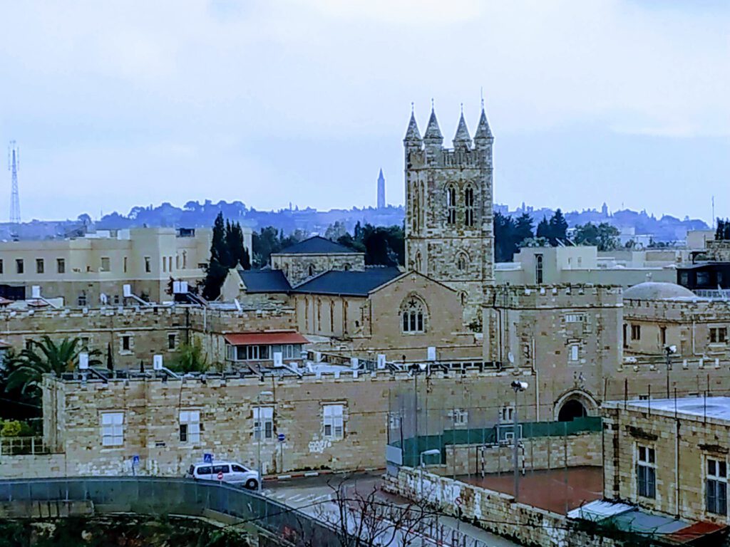 Edificios antiguos en Jerusalén Este vistos desde una ventana
