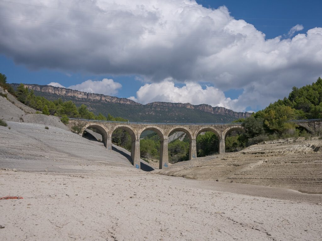 Low water level at the Yesa reservoir. Bridge of the N240 state road. Aragón, Spain